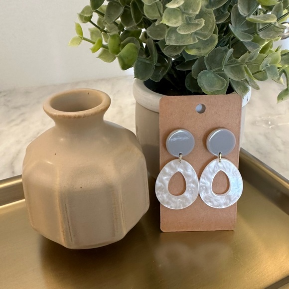 2/$30 NEW Anthro Boho Style Acrylic Waterdrop Earrings - Picture 3 of 3